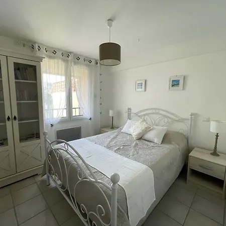 Pres - Fr-1-309-5 Banyuls-sur-Mer